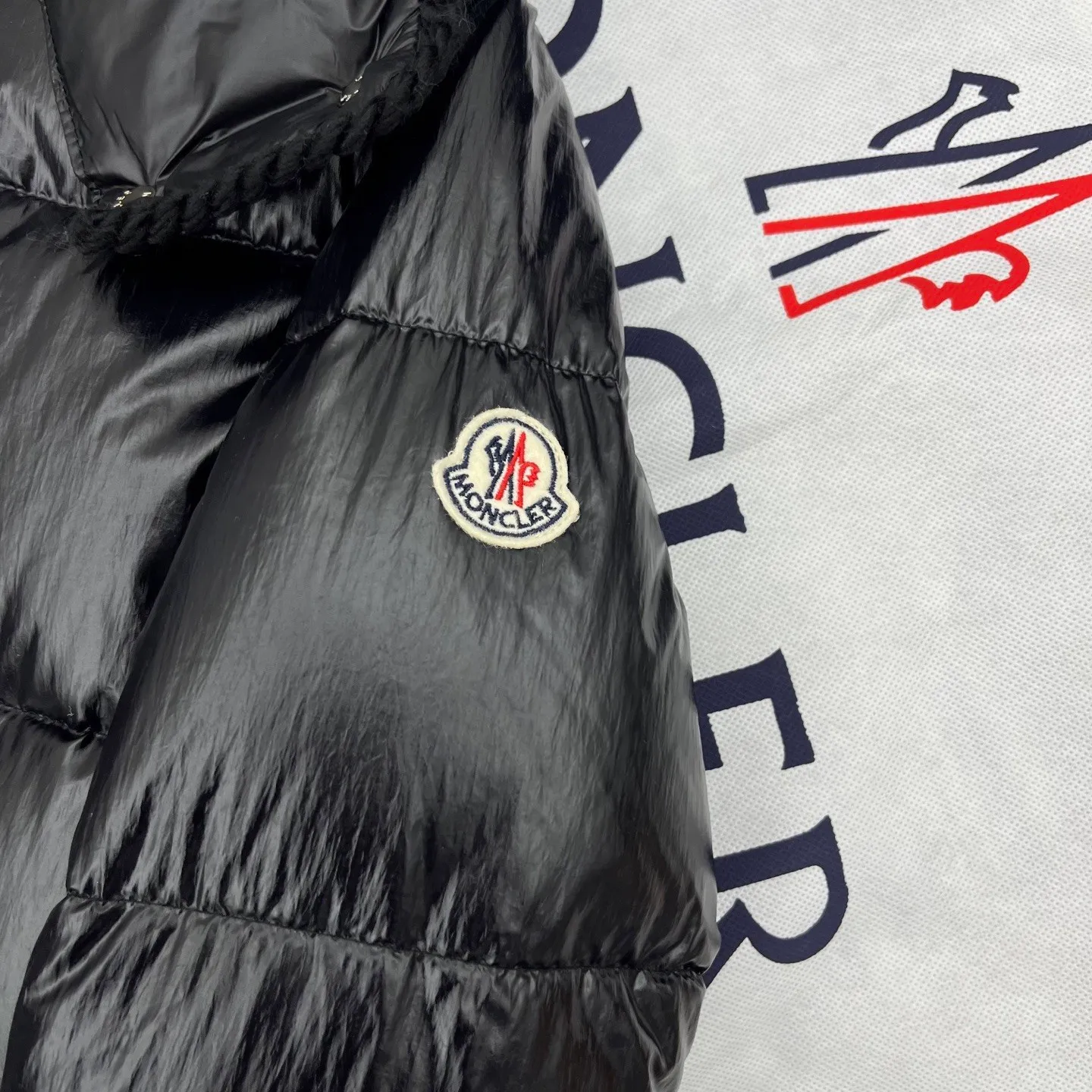 Moncler🌟 25New Arrival GLAREIN ， ， ，90 ， 。 ：Red，White，Blue，Black Sizes：1234